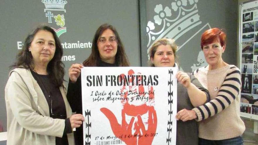 Marisa Elviro, Leire Amutxastegui, Magda Arance y Argi Díez, ayer durante la presentación.