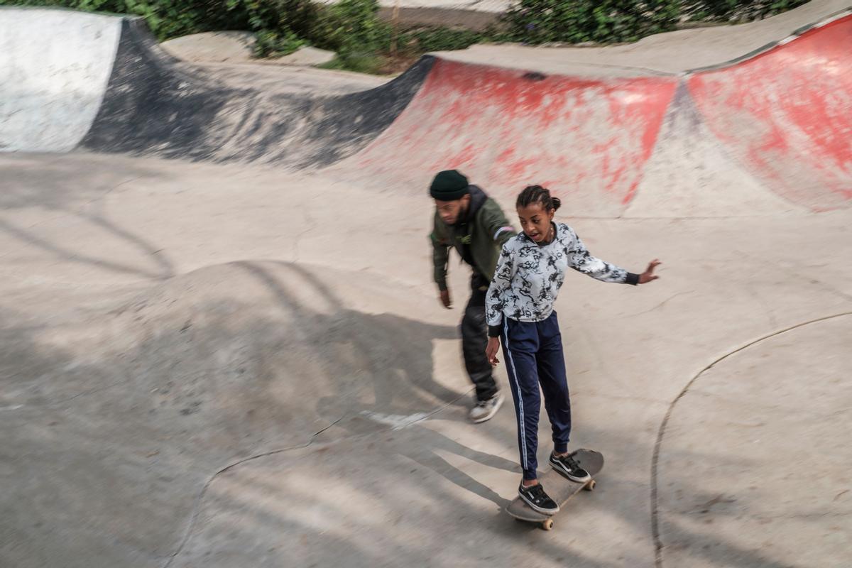 El skate entre niñas etíopes, mejora su salud mental y las empodera