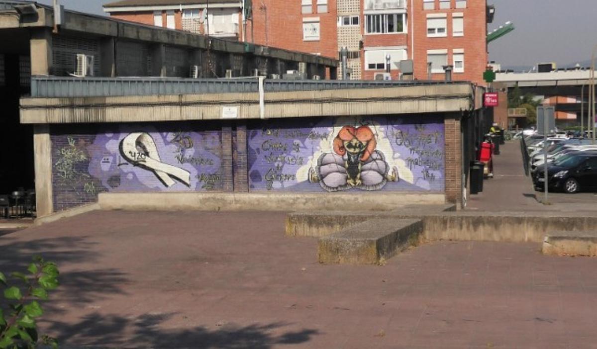 La vídua demana que s'homenatgi com cal o es retiri la placa