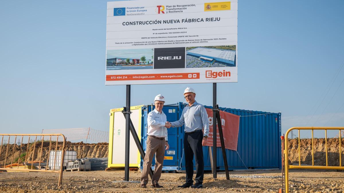Jordi Riera, CEO de RIEJU, i David Garrido, CEO d’EGEIN, en la inauguració de les obres.