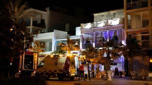 Al menos cuatro muertos y 16 heridos tras derrumbarse una planta de un edificio de Playa de Palma