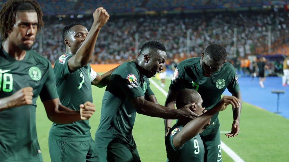 Los jugadores de Nigeria van a por la tercera plaza