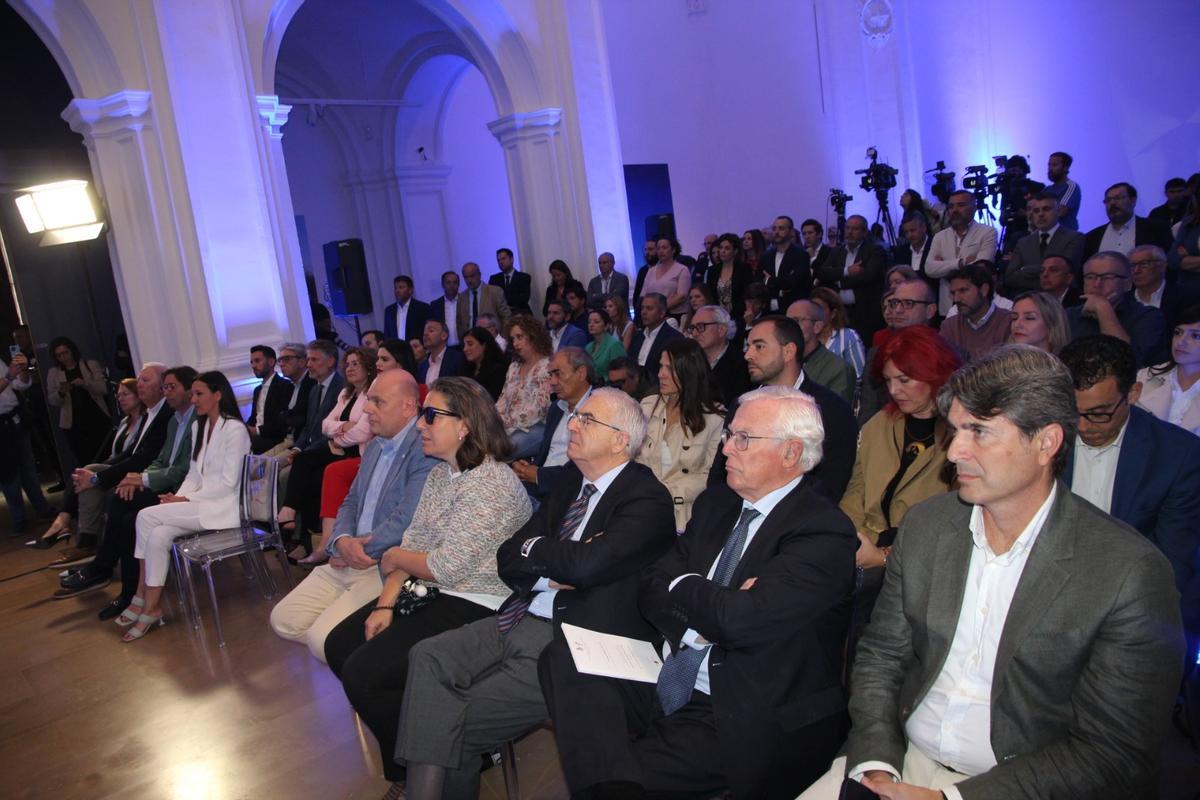 Cargos y militantes populares arroparon al candidato a la Presidencia este viernes