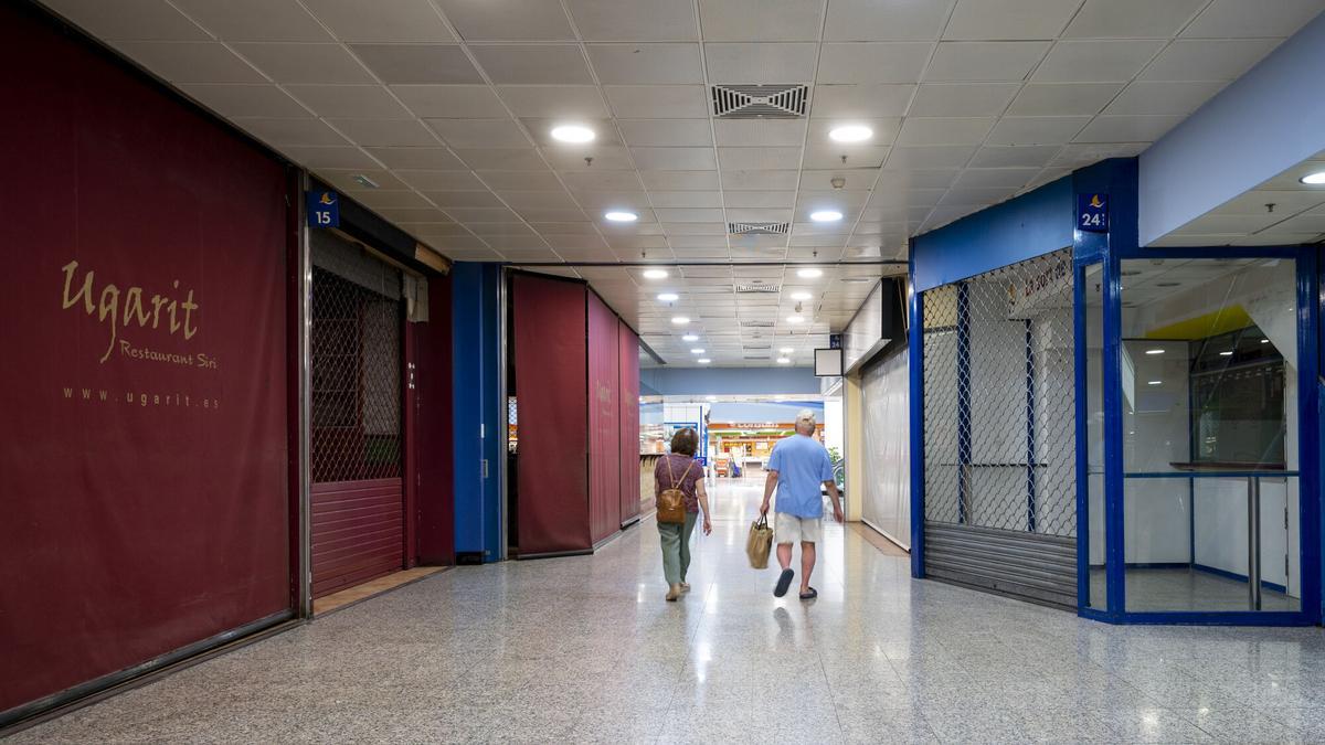 L’Ajuntament debat el futur del centre comercial de la Vila Olímpica