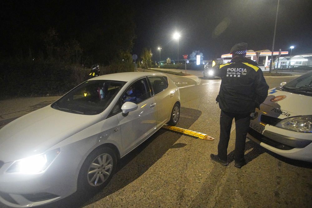 Control dels Mossos d''Esquadra i la Policia Local de Sarrià de Ter pel toc de queda