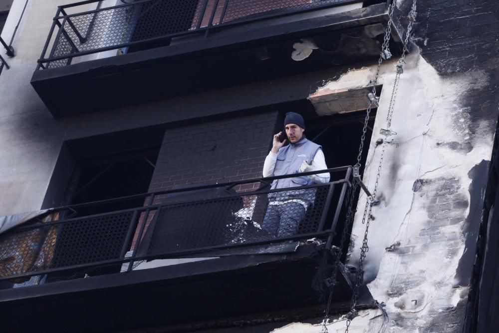 Estat en què ha quedat l'edifici incendiat del carrer del Carme de Girona
