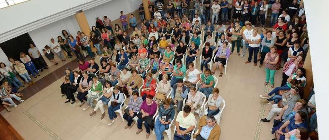 Integrantes de las cofradías de Raxó, San Telmo y Lourizán, durante una reunión conjunta.