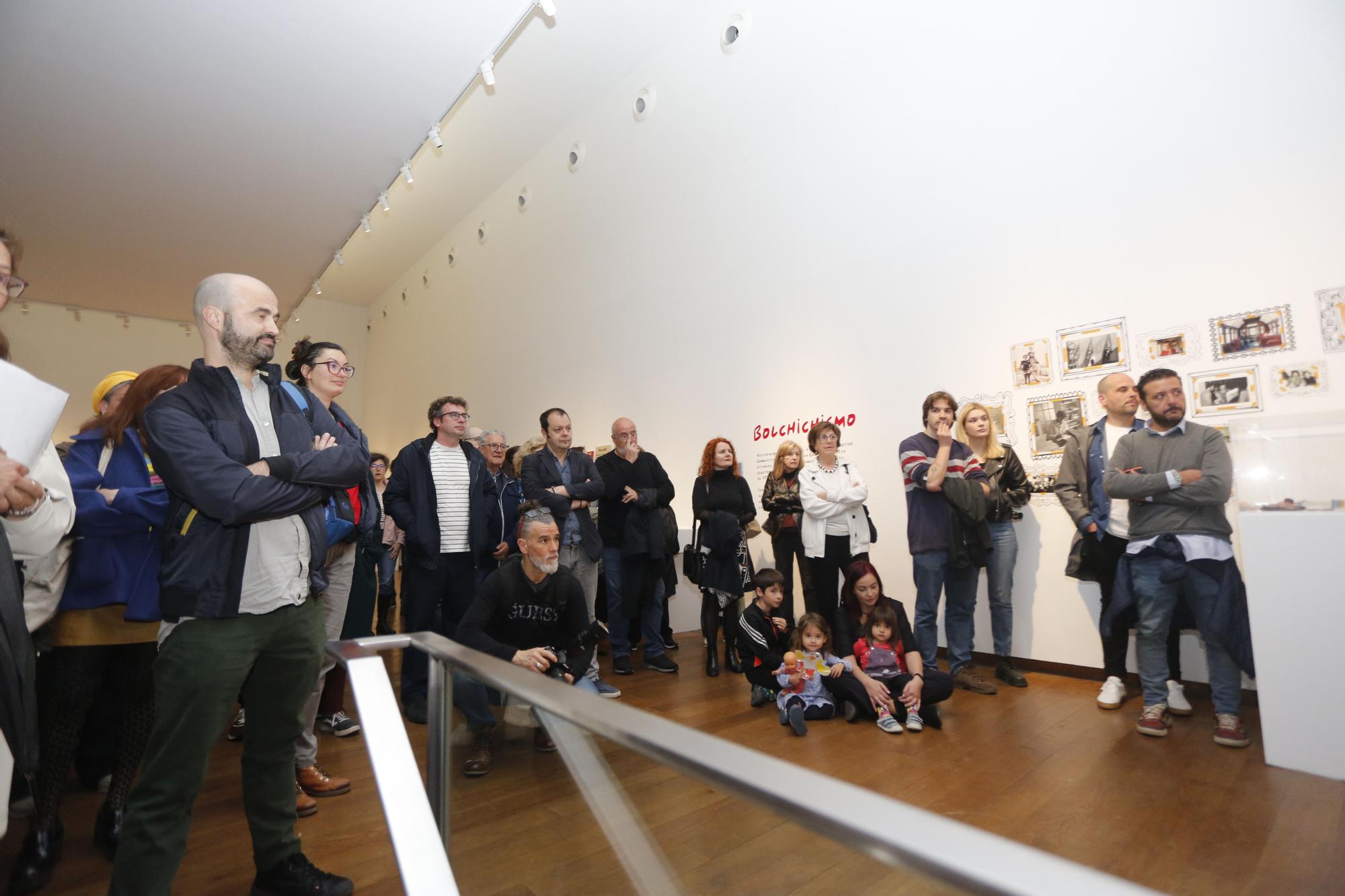 Inaugurada en la Fundación Luís Seoane la exposición sobre la obra del humorista gallego Chichi Campos