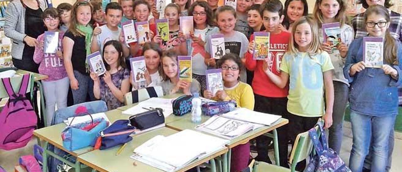 Un grup premiats el curs passat al concurs de Santillana i Diari de l´Escola.