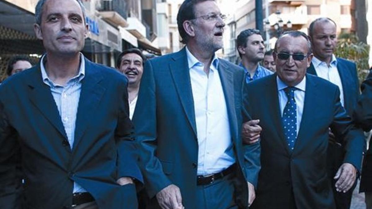 Francisco Camps, Mariano Rajoy y Carlos Fabra, en Castellón, en un acto electoral del PP en el 2009.
