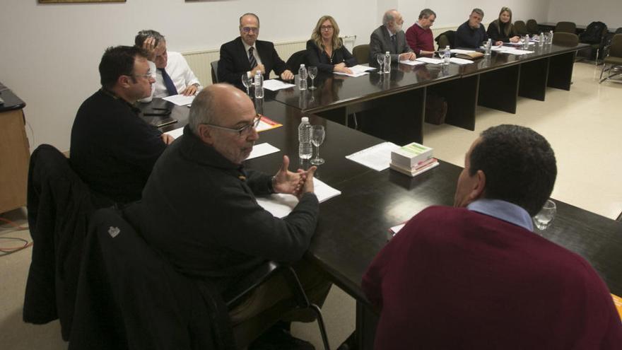 Alcaraz, en primer término, presidió la reunión