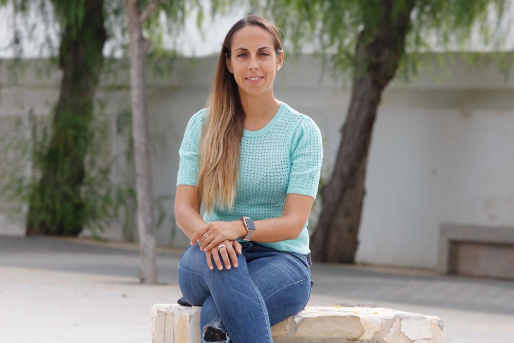 La portavoz de Ibiza Contigo, la entrenadora personal Sara Barbado, en la plaza de Sant Jordi J. A. Riera