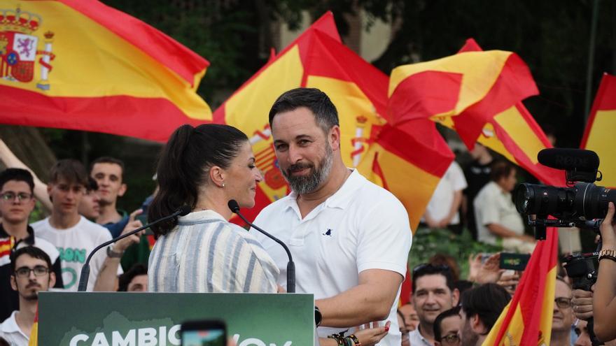 El líder de Vox, Santiago Abascal, y Macarena Olona en un mitin. Otros tiempos.