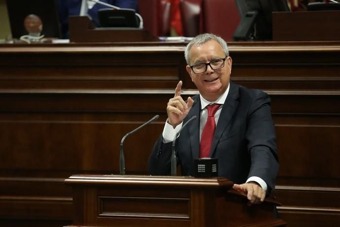 GRAFCAN5184. SANTA CRUZ DE TENERIFE, 12/07/2019.- El portavoz del Grupo Socialista, Senastián Franquis, durante su intervención en el debate de investidura del candidato socialista Ángel Víctor Torres a la presidencia del Gobierno de Canarias. EFE/ Cristóbal García