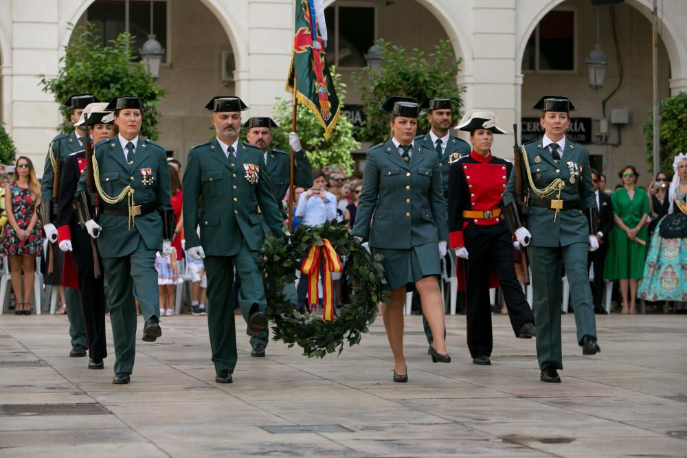 Alicante homenajea a la Guardia Civil en el día de la Virgen del Pilar