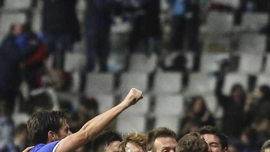 Los jugadores del Oviedo celebran el gol de Erice al Getafe en el último partido disputado en el Tartiere, ante más de 17.000 espectadores.