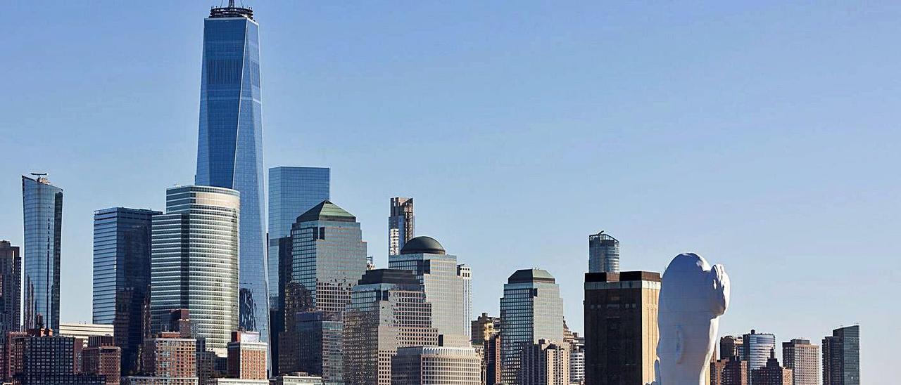 Vista de Nueva York con la escultura ‘Water’s Soul’ del catalán Jaume Plensa. | EFE/JUSTIN LANE