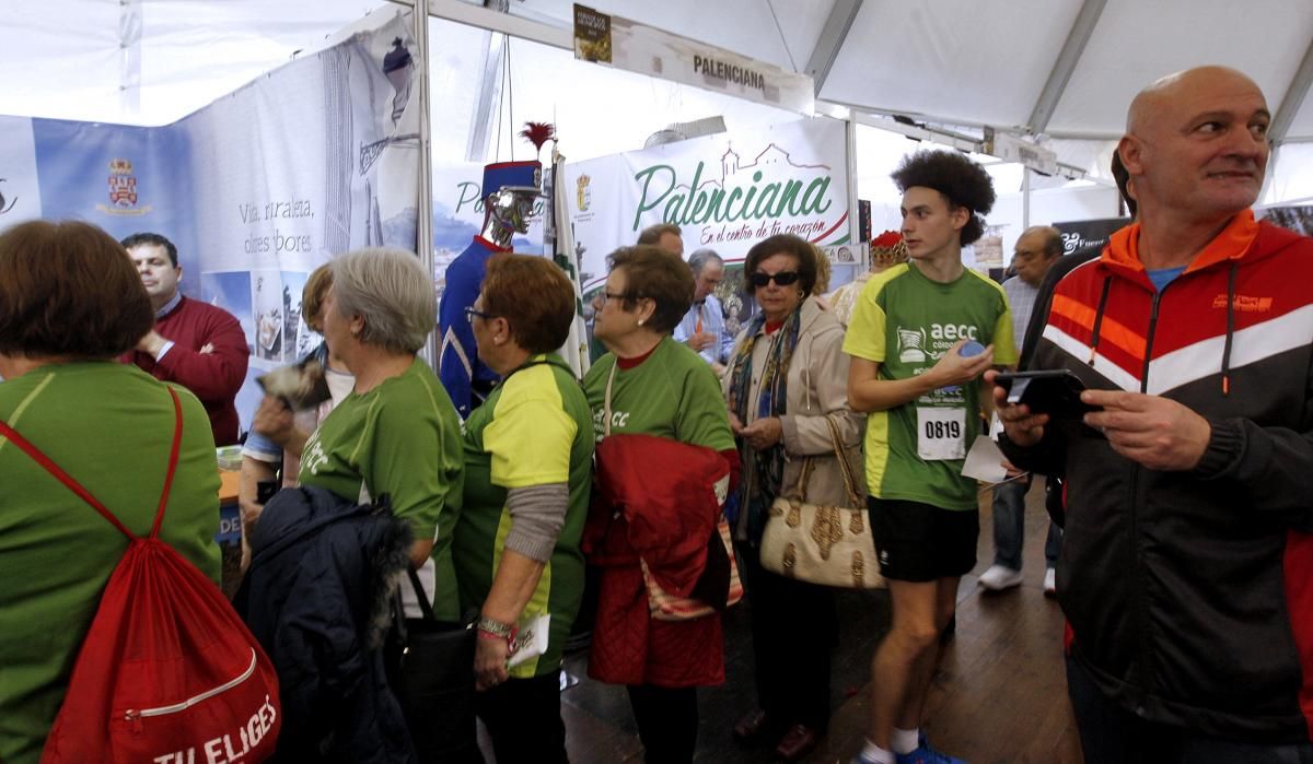 La presidenta de la Junta visita la Feria de los Municipios