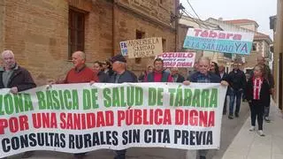 La manifestación por la sanidad pública en Tábara cuestiona el "riego de millones" a la privada
