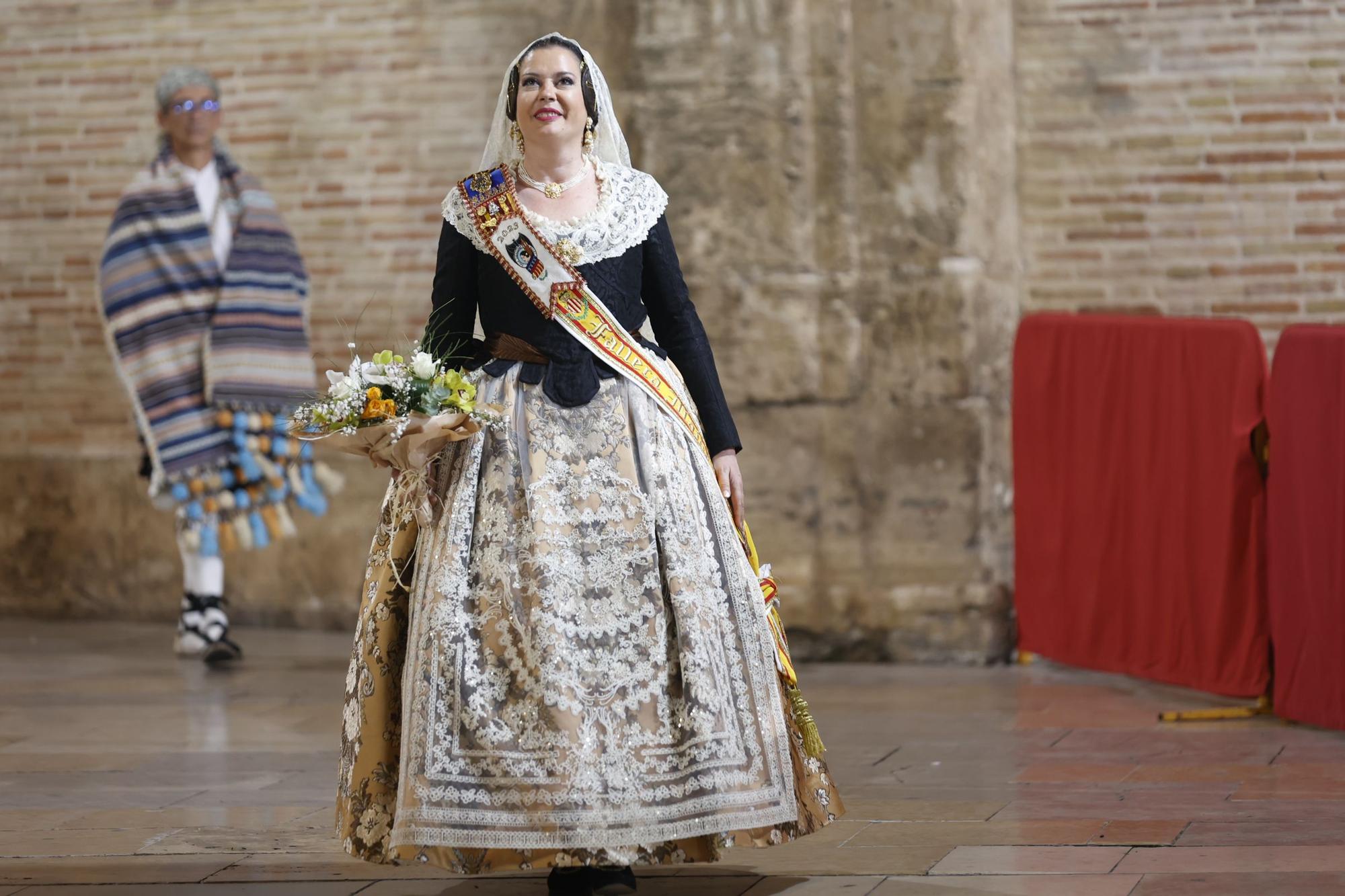 Ofrenda 2023 | Falleras Mayores e Infantiles de comisiones del 17 de Marzo (I)