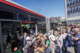 Alcaldes del área de Barcelona piden evitar desplazamientos "no imprescindibles" y recomiendan el cierre de comercios