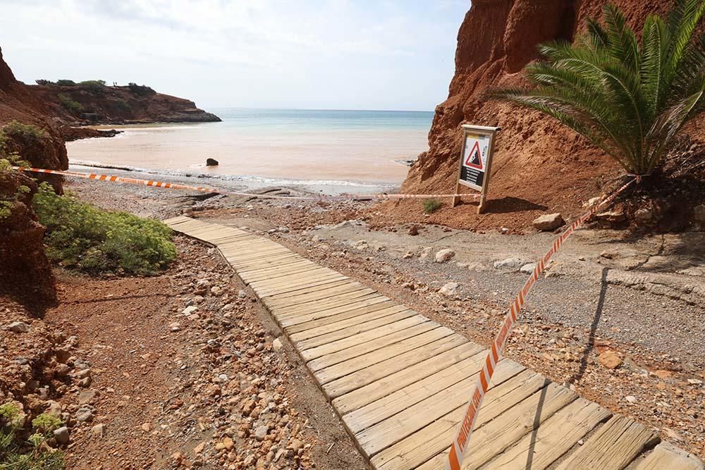 Cerrada Sa Caleta por desprendimientos.