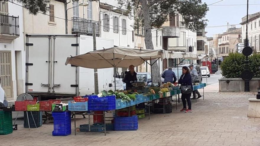 Obst- und Gemüsestand.