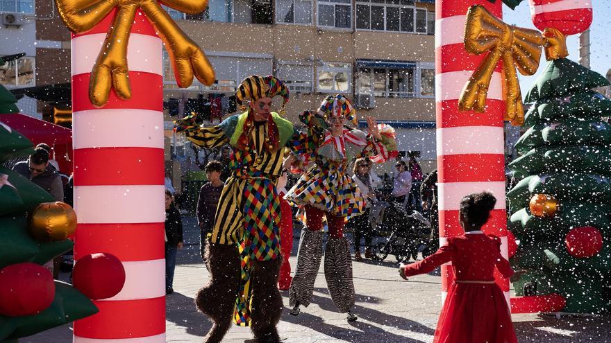 Archivo - La plaza de la Mezquita de Arroyo de la Miel de Benalmádena celebra la fiesta del Cartero Real