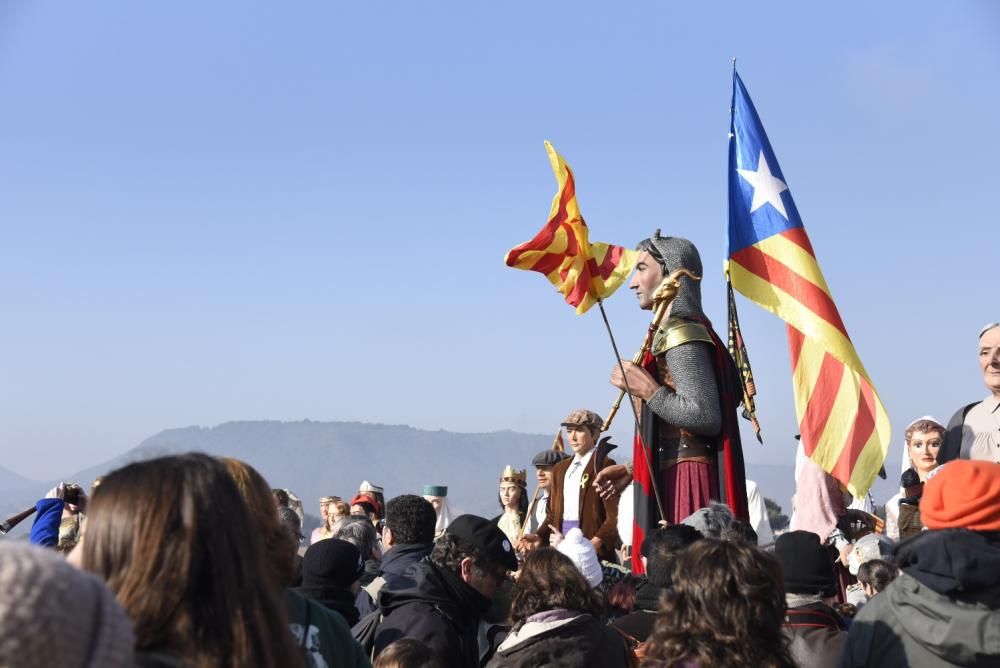 Lledoners s'omple de gegants i gegantons en una trobada inèdita