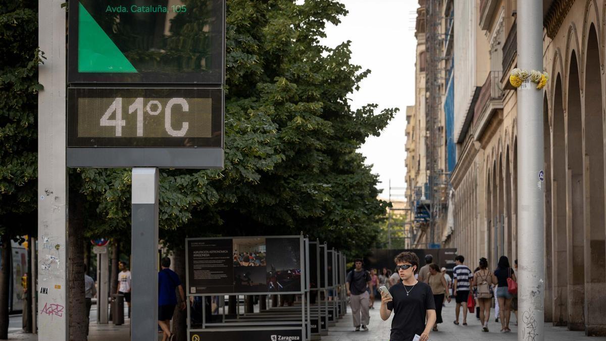 Vídeo | Zaragoza apura sus últimas horas de calor antes de una caída abrupta de las temperaturas