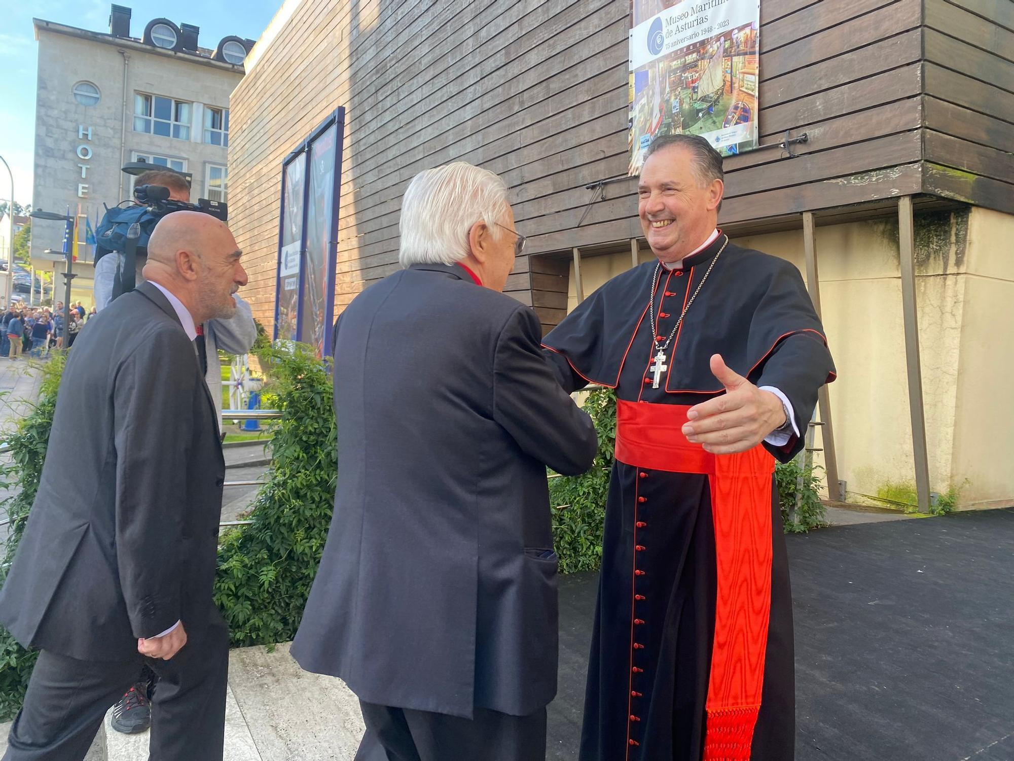 El cardenal Ángel  Fernández Artime recibe el título de Hijo Predilecto de Asturias en Luanco (Gozón)