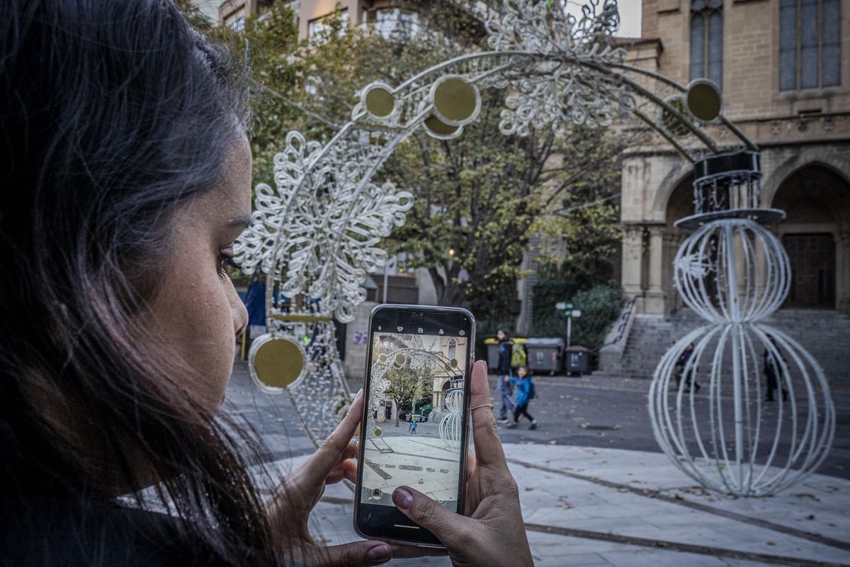 L'obectiu, a banda d'ambientar la plaça, és que els vianants s'hi facin fotos i les enviïn a les xarxes socials