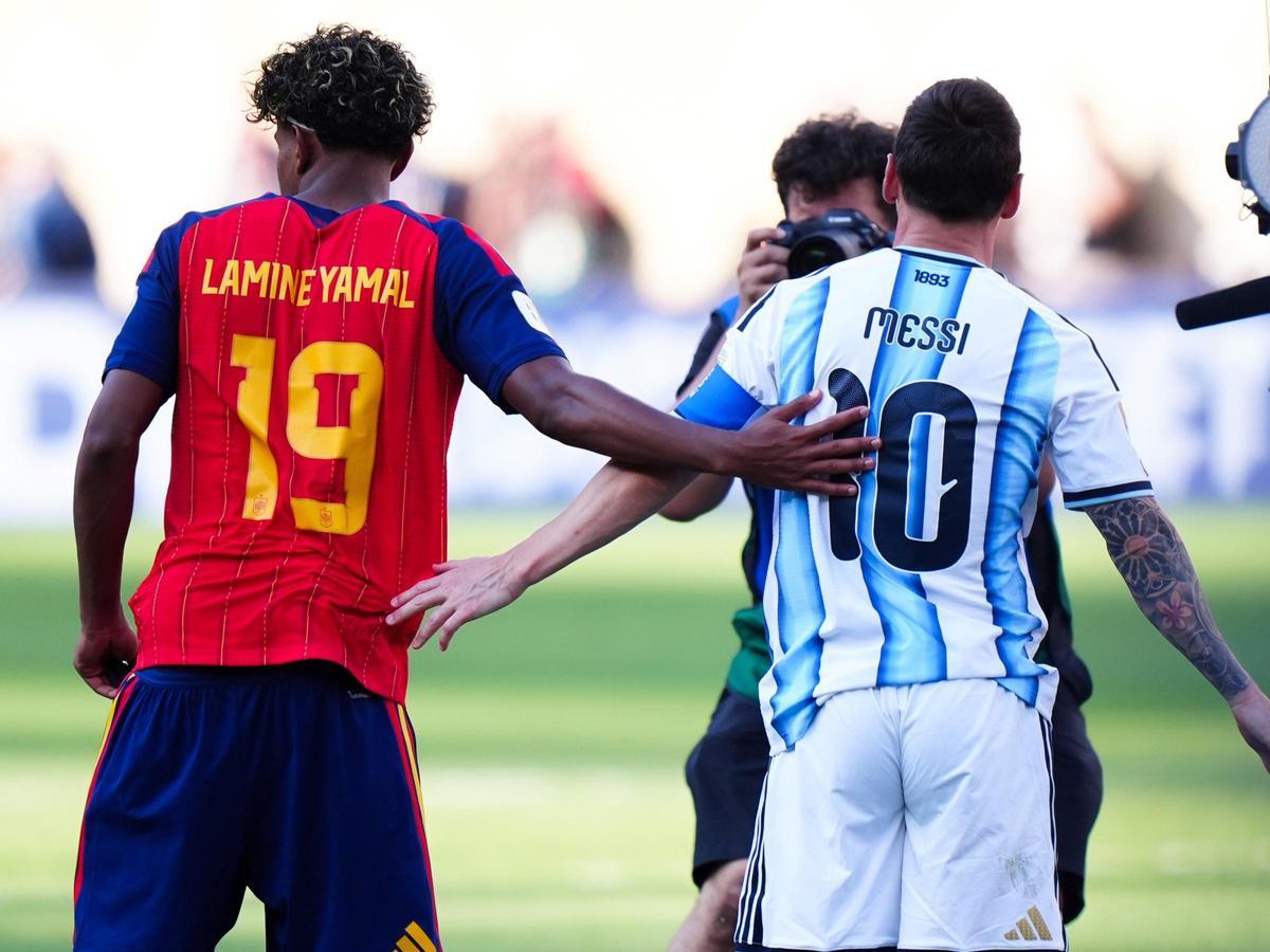 Lamine Yamal i Leo Messi, durant la final del Mundial 2026.
