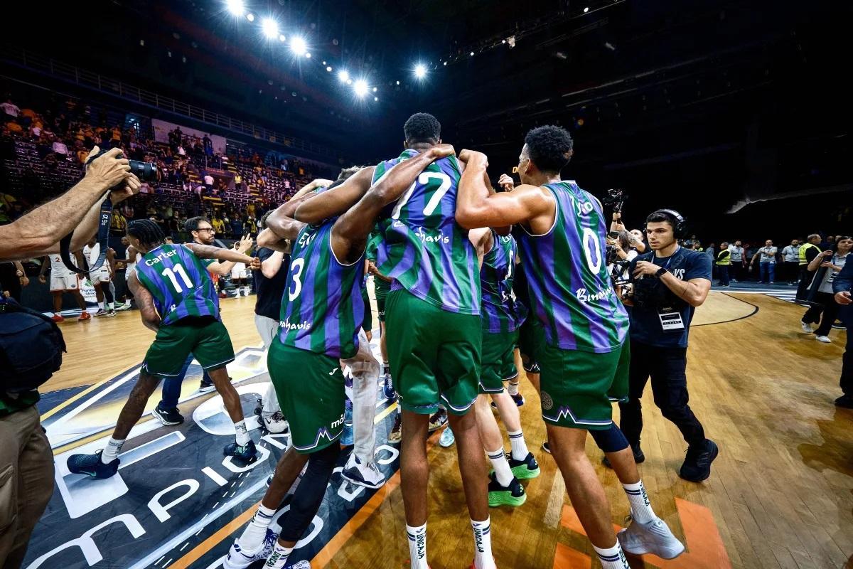 The players celebrate their victory in Athens.