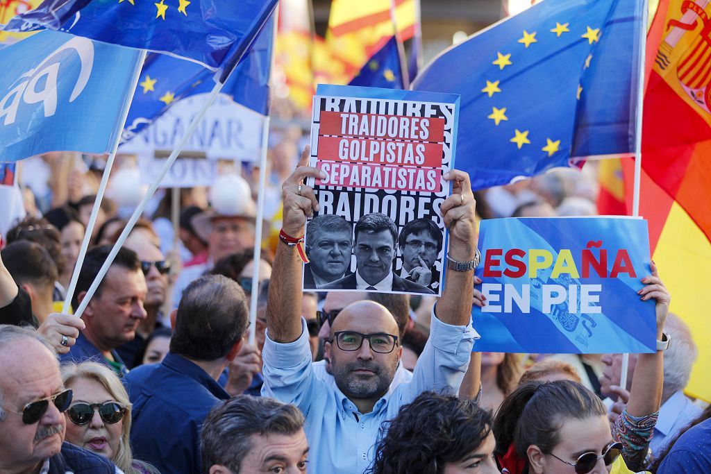 Todas la imágenes de la manifestación del PP contra la amnistía en Murcia