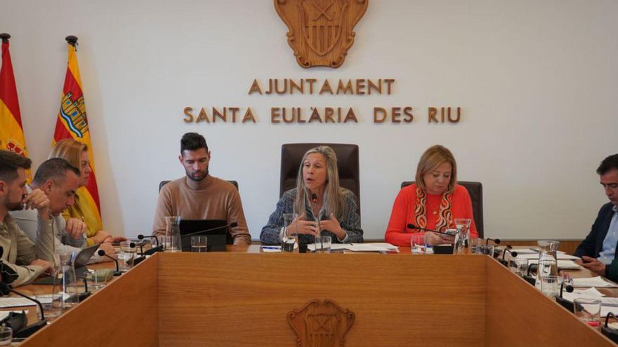 La alcaldesa, Carmen Ferrer, en una intervención durante el pleno.