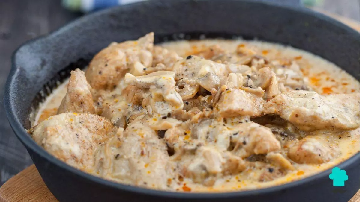 Pollo en salsa de almendras de la abuela: fácil, jugoso y lleno de sabor
