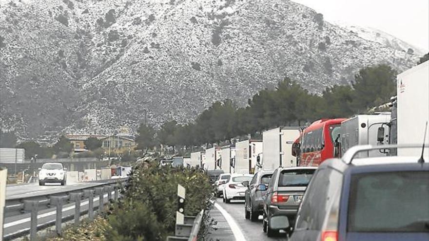 El temporal en España atrapa trenes y coches durante horas