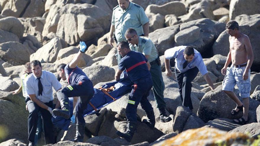 Fallece un vecino de As Neves al caer en unas rocas de Baiona mientras paseaba