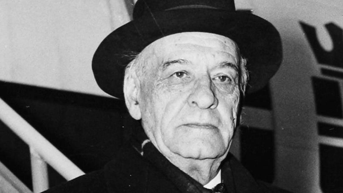 Nacido en la alta burguesía de la capital, José Ortega y Gasset creció en el seno de una familia culta y vinculada al periodismo