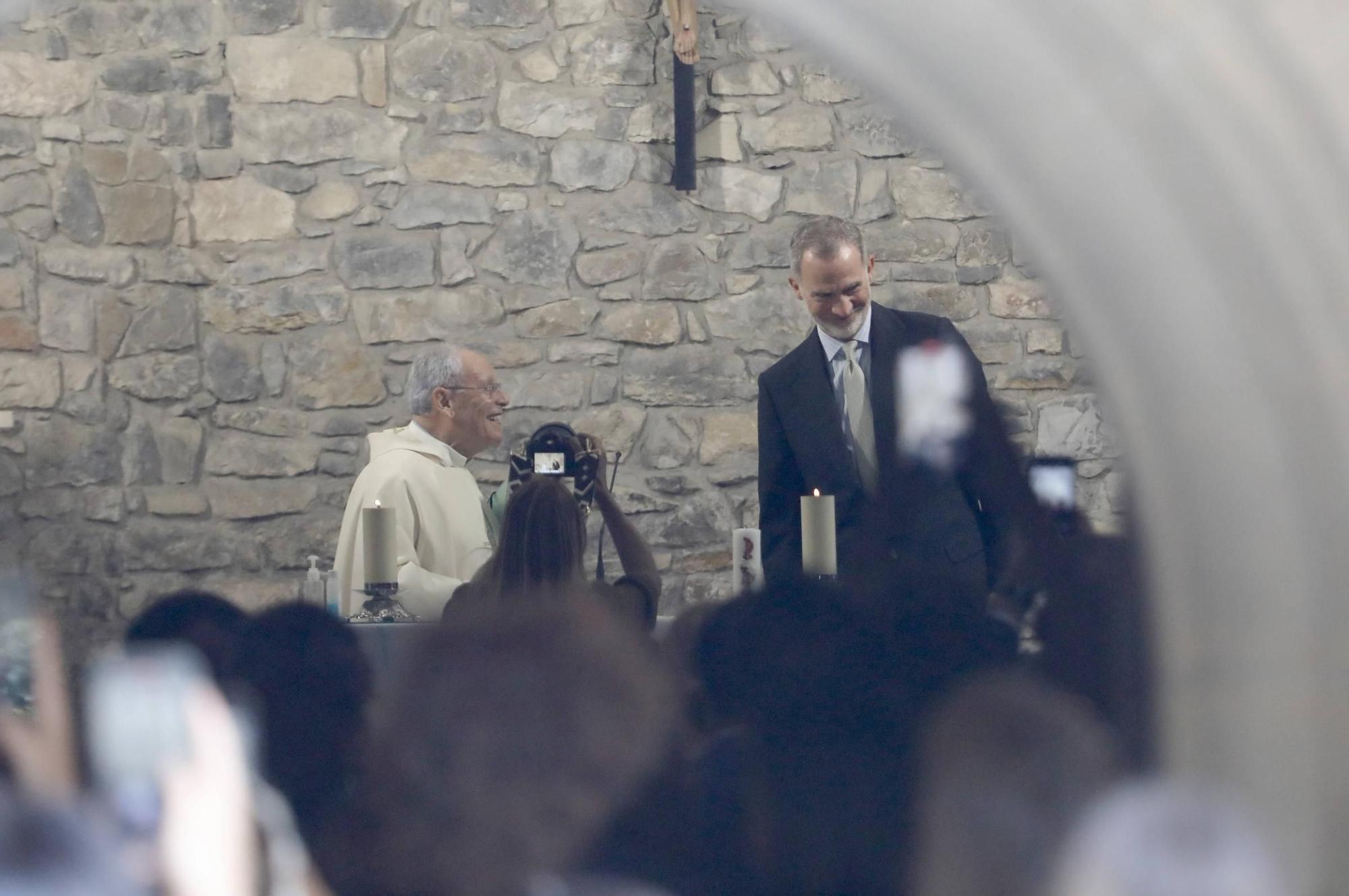 El Rey Felipe VI, testigo de excepción en la boda de su ahijado en Gijón (en imágenes)