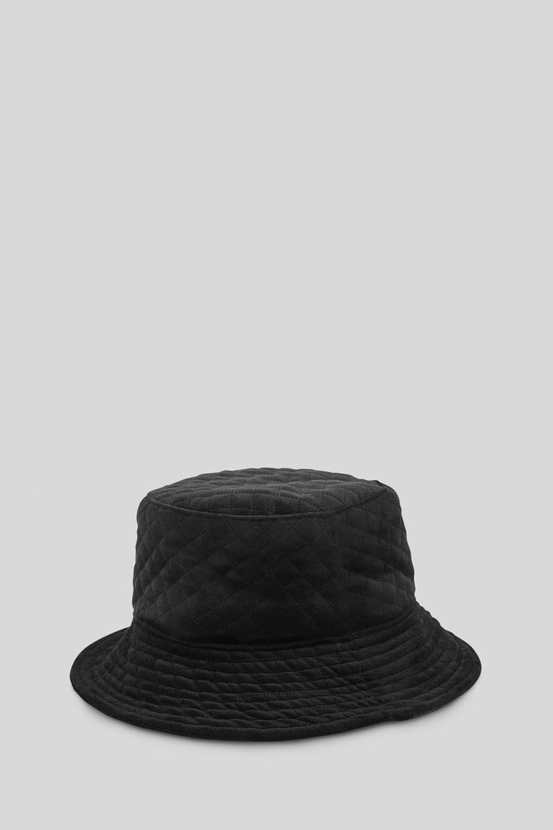 Sombrero negro tipo 'bucket' de C&amp;A  (Precio: 8,90 euros)