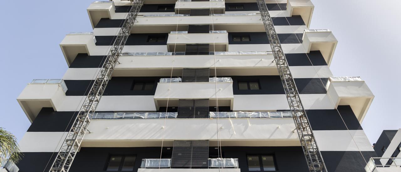 Viviendas en construcción en la avenida Juan XXIII de València.