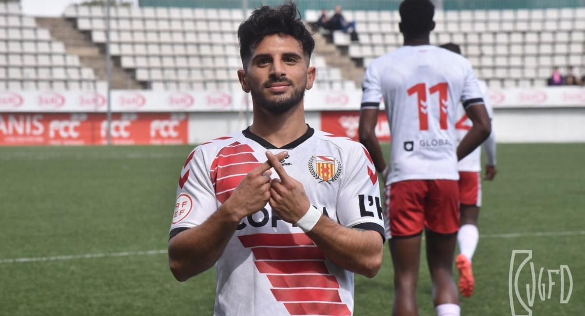 Albert López celebrando un tanto con L'Hospitalet