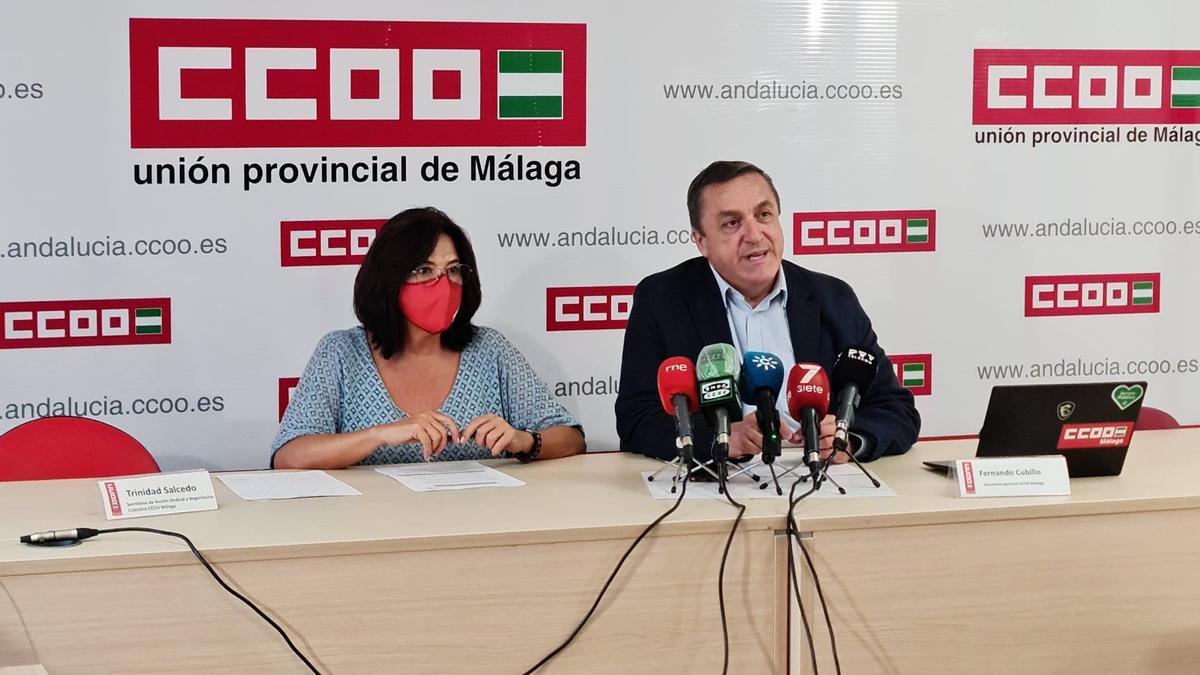 El secretario general de CCOO en Málaga, Fernando Cubillo, y la secretaria provincial de Acción Sindical y Negociación Colectiva, Trinidad Salcedo.