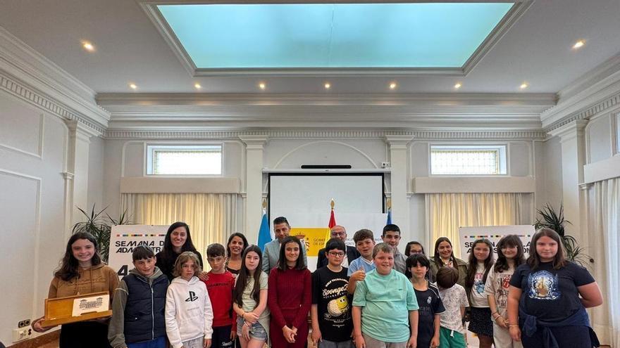 Alumnos de Ponte Caldelas visitan la Subdelegación del Gobierno para conocer el funcionamiento del Estado