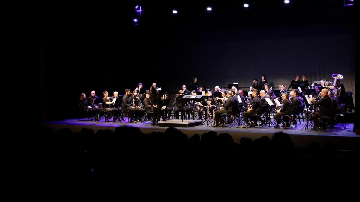 Banda de Laguna de Duero en un concierto.