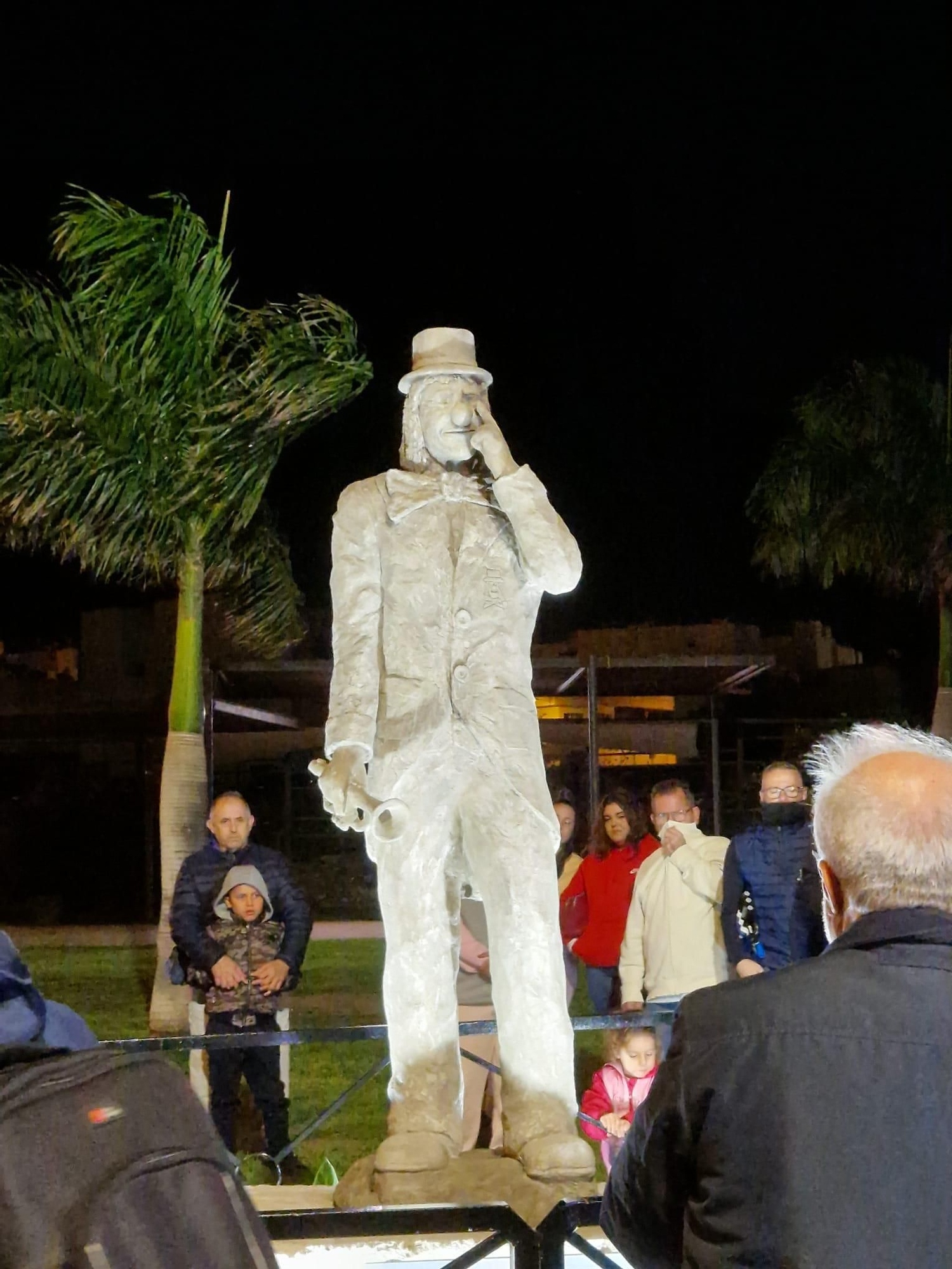 Escultura en homenaje a Los Legañosos en El Carrizal