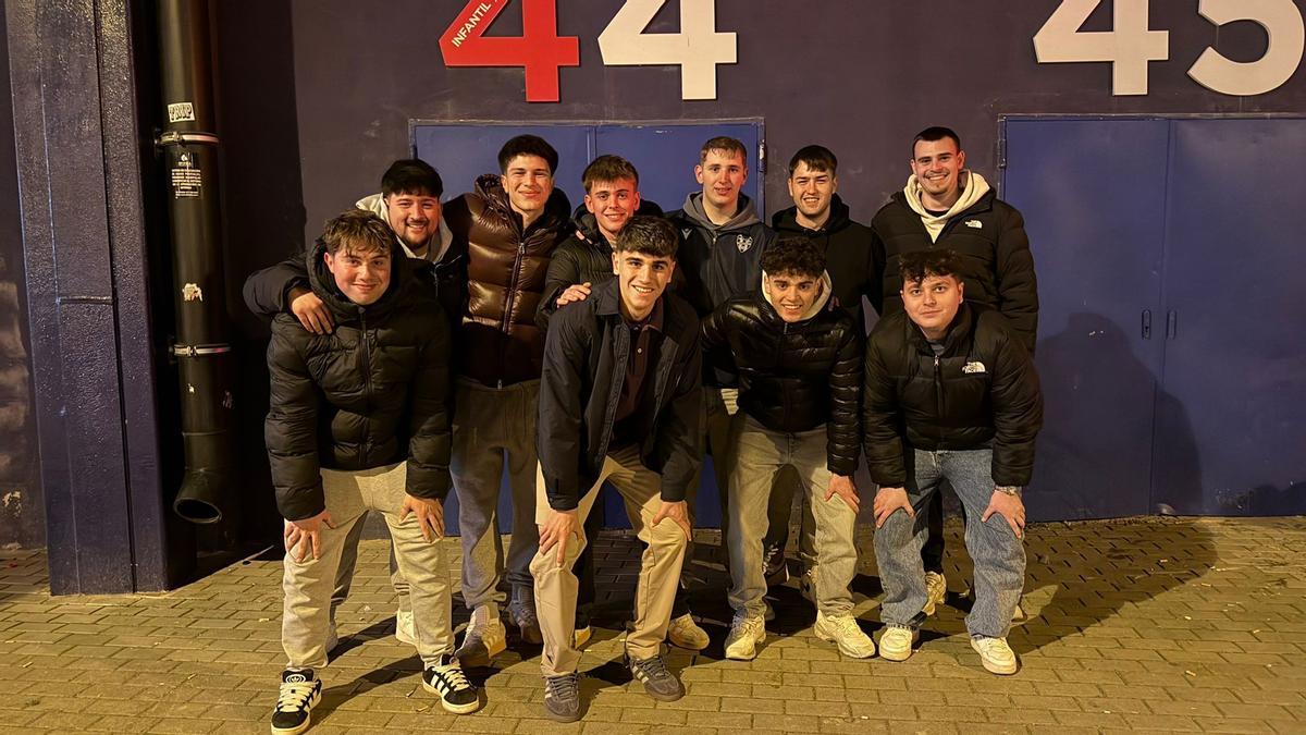 Los amigos de Nacho Pérez no se perdieron su debut en Primera.