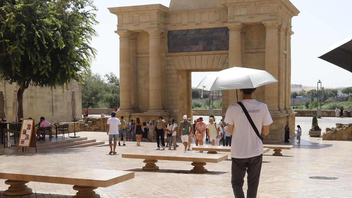 Córdoba Calor turismo turistas Puerta del Puente